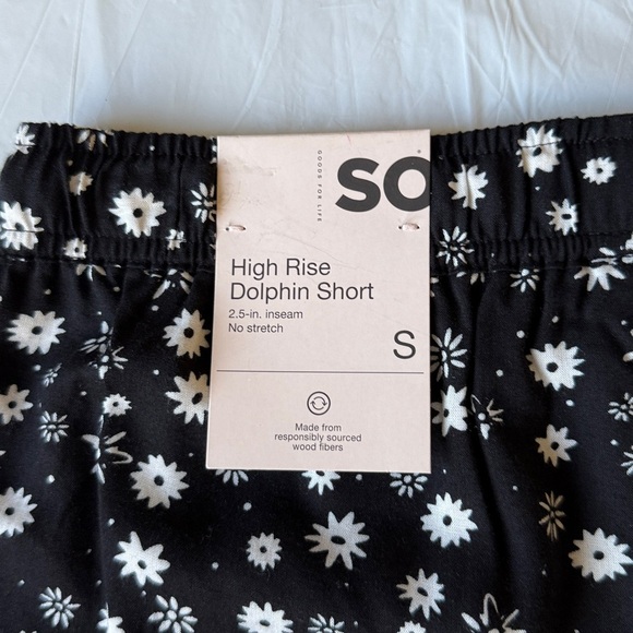 SO Black and White Floral High Rise Shorts - Picture 3 of 4